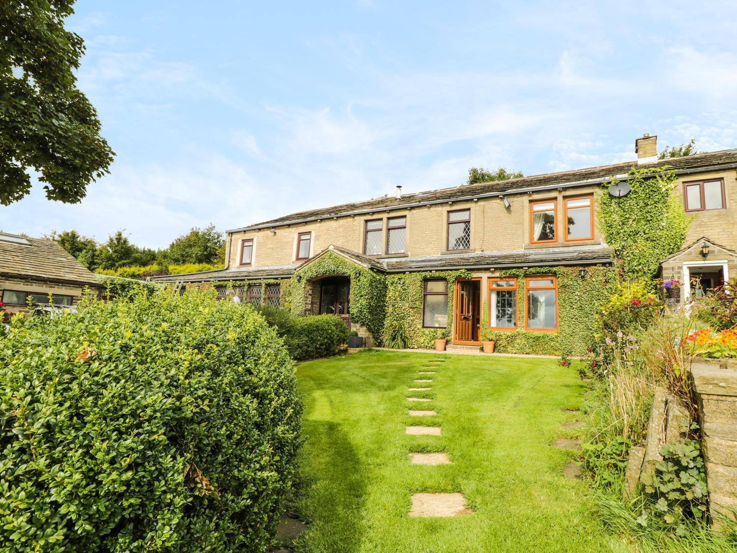 Вилла Upper Highlees Farm Luddendenfoot Экстерьер фото